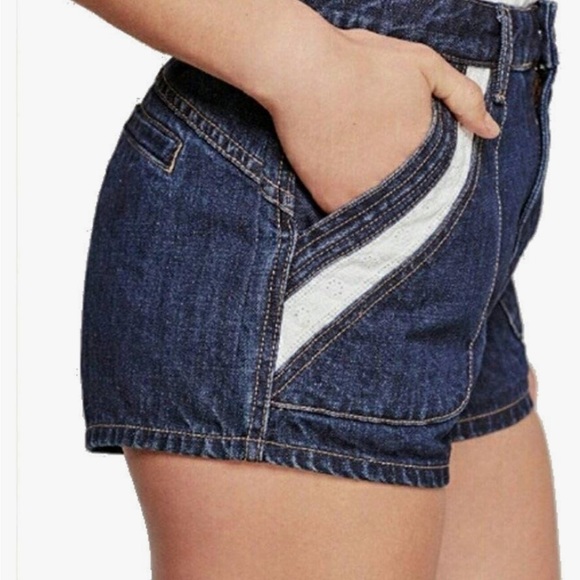 🆕 Free People Sweet Surrender Dark Denim Lace Shorts - Picture 2 of 11